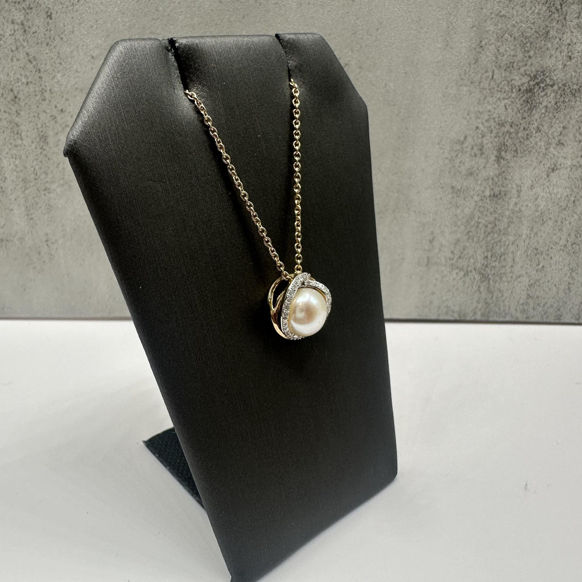 Pearl Diamond Necklace 10K Yellow Gold 0.15ctw Diamonds 8mm Pearl
