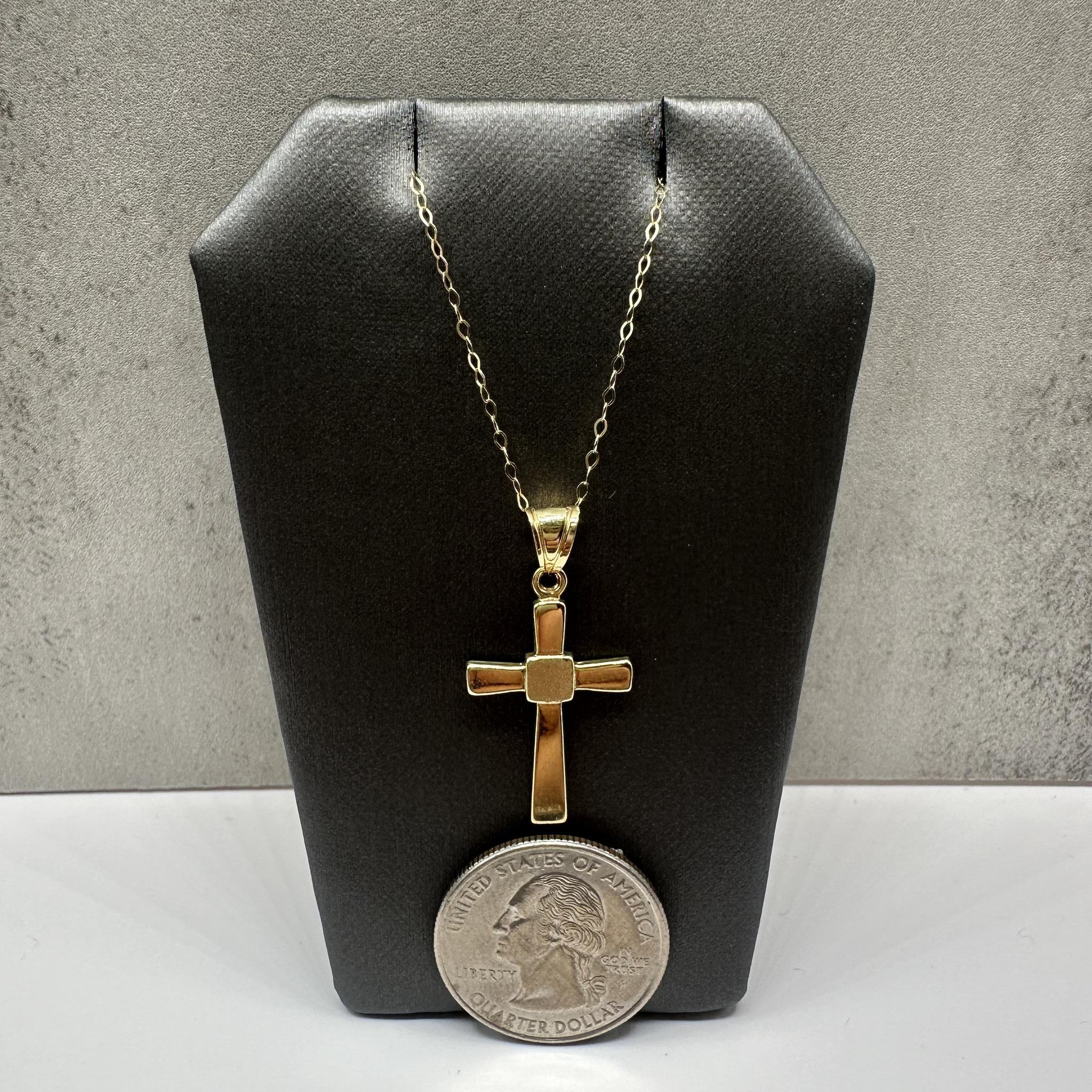 Cross Necklace in 14kt Yellow Gold – 18in, Excellent Condition