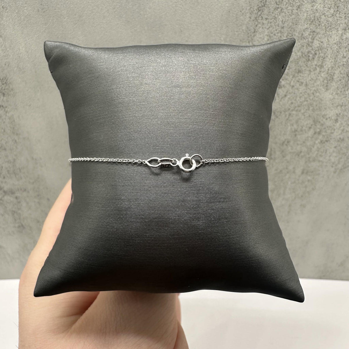 Single Diamond Bracelet 14kt White Gold 0.10ct GH SI Oval