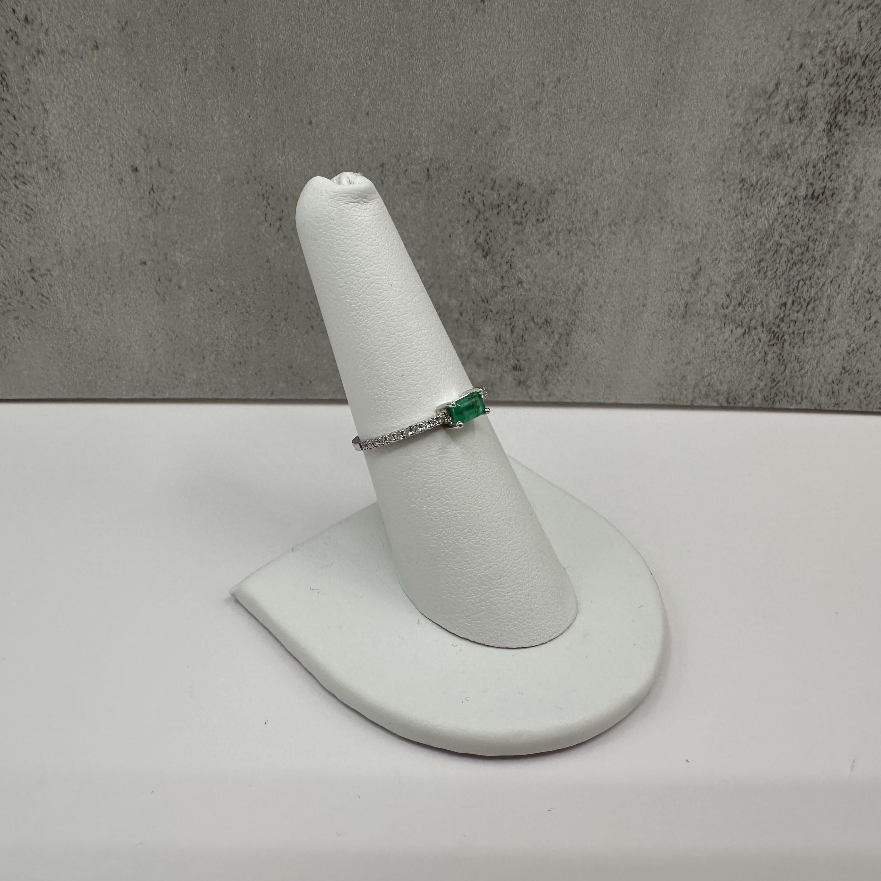 18K White Gold Emerald Diamond Ring 0.33ctw GH SI Size 7