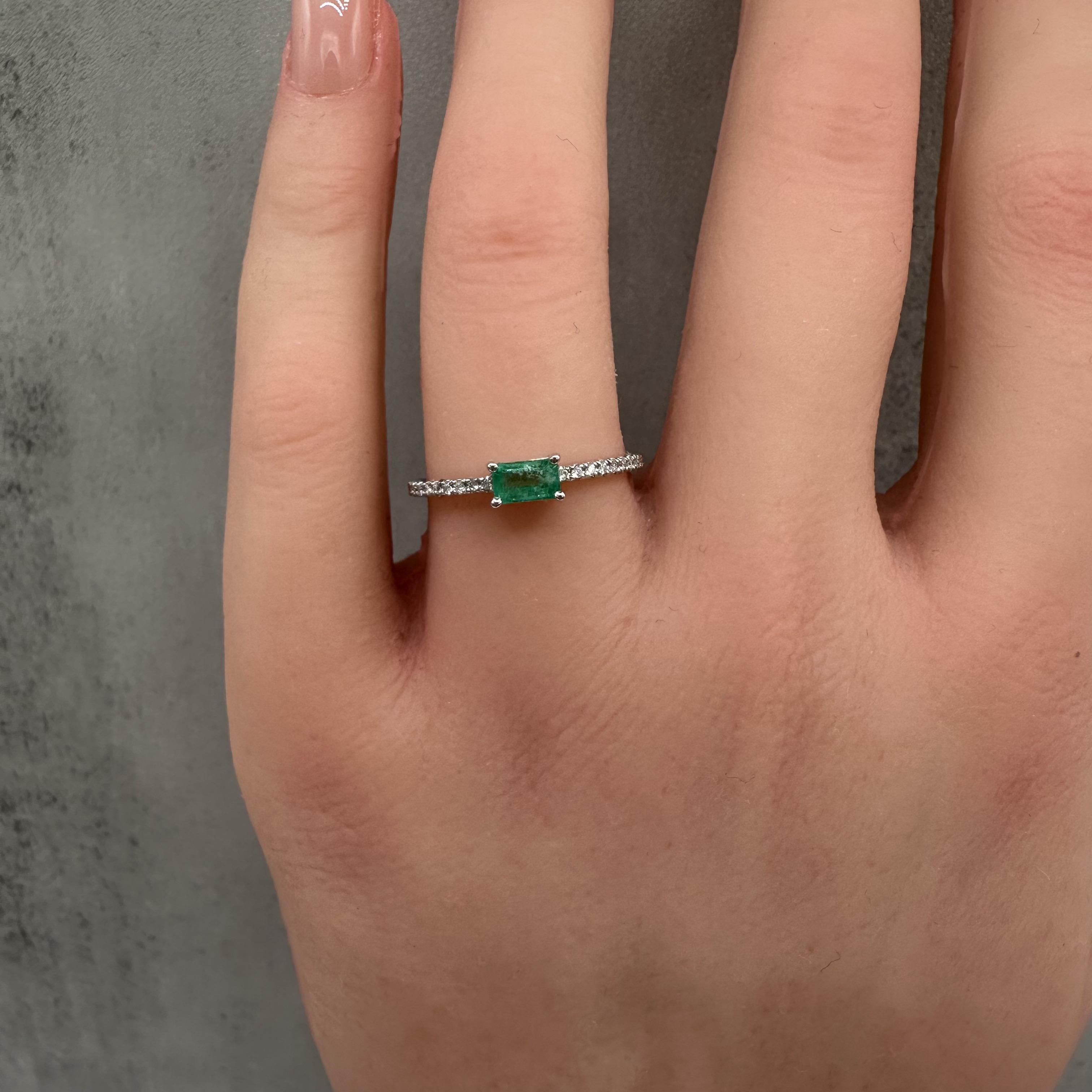 18K White Gold Emerald Diamond Ring 0.33ctw GH SI Size 7