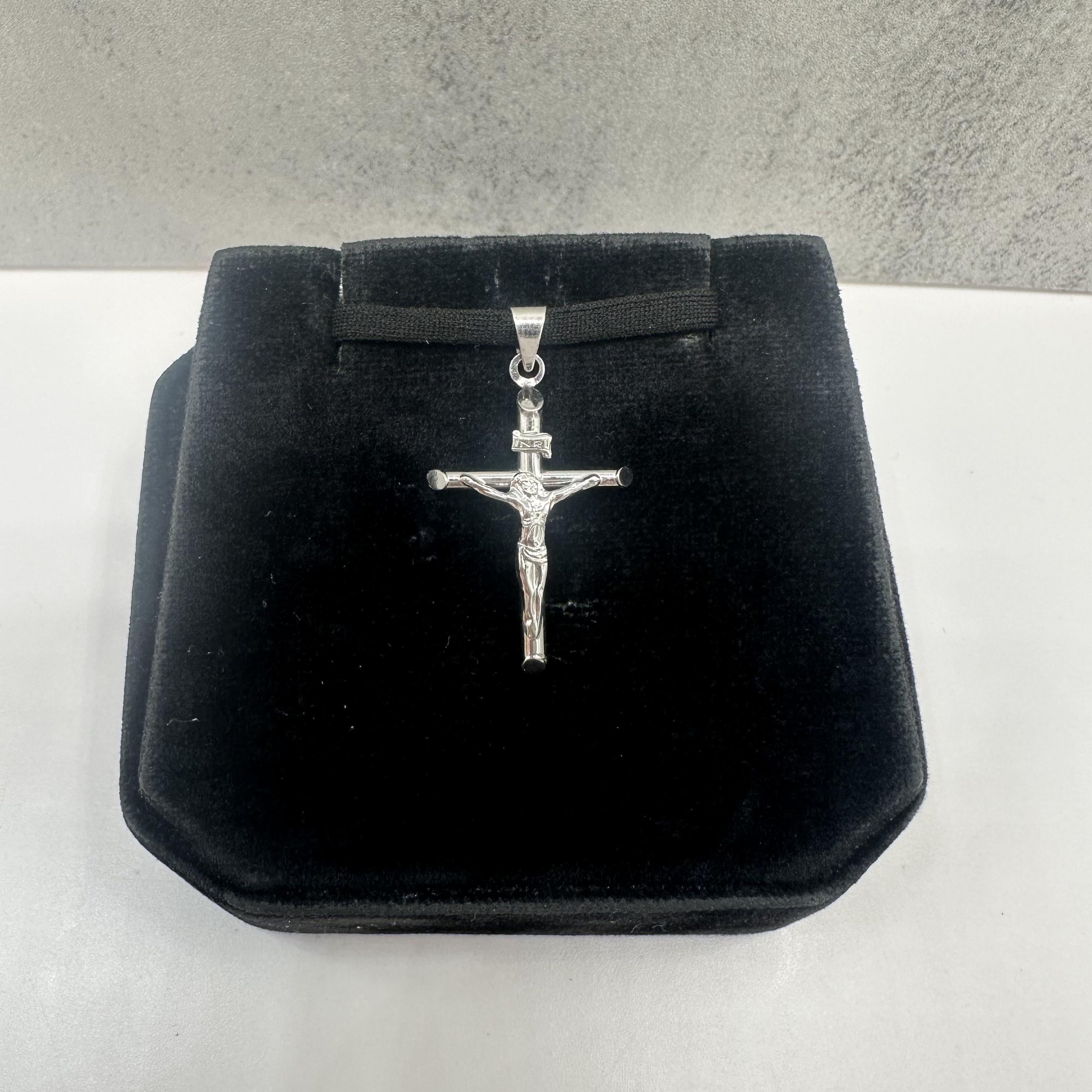 14K White Gold Crucifix Pendant Hollow 0.8g