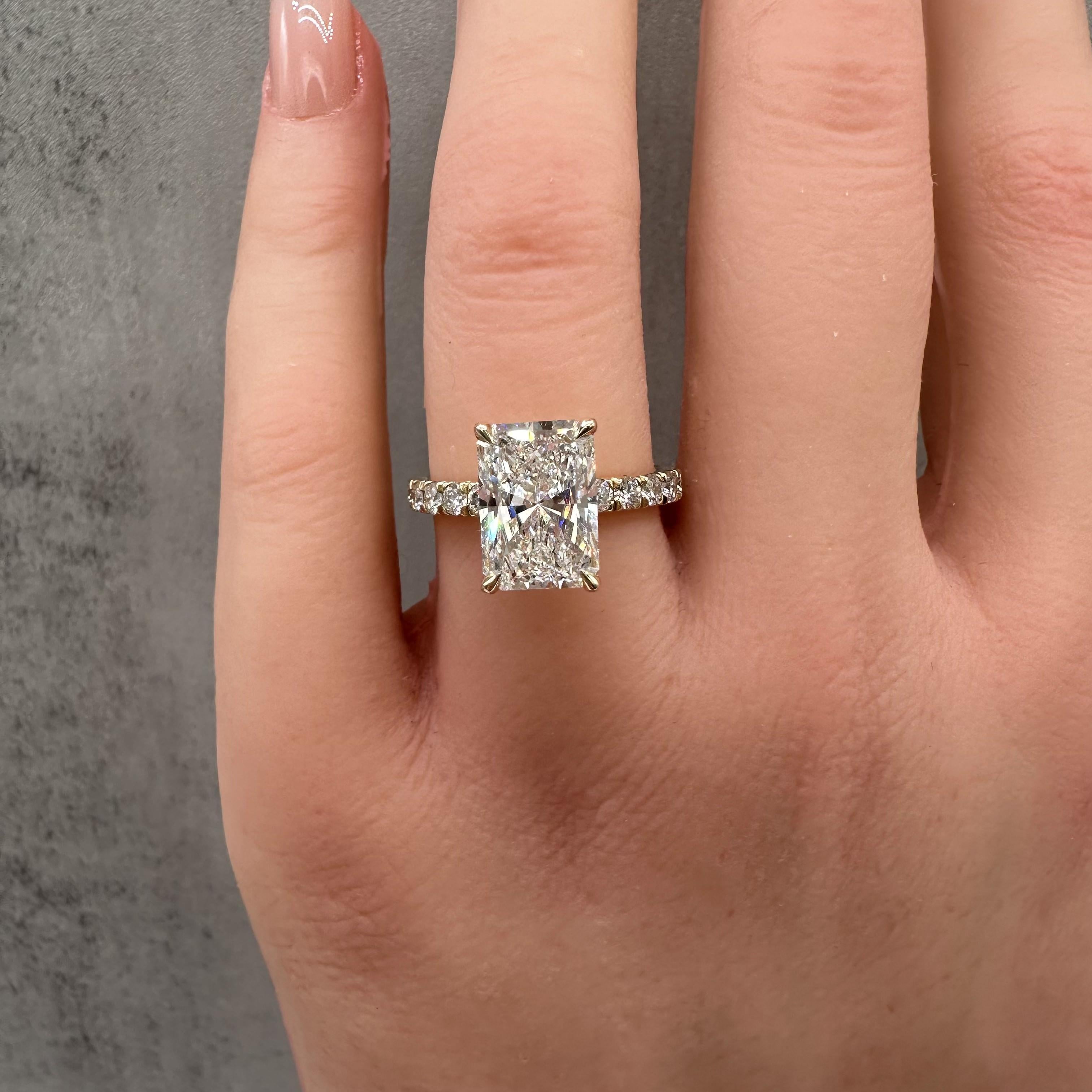 3.52ct Radiant Lab Diamond Ring IGI E VVS2 14K Yellow Gold
