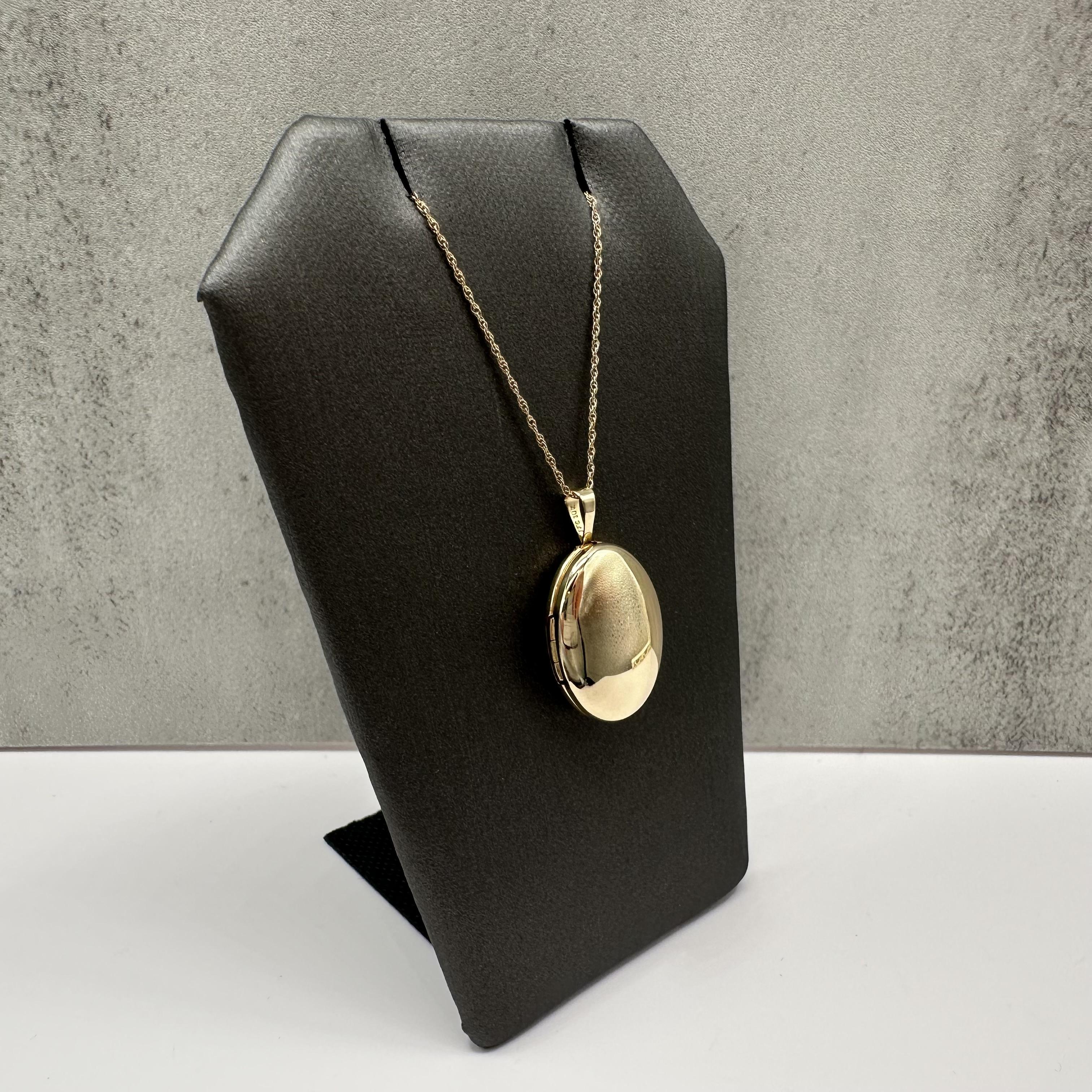 Locket Necklace 10kt Yellow Gold 18in 2.7g Estate Pre Loved