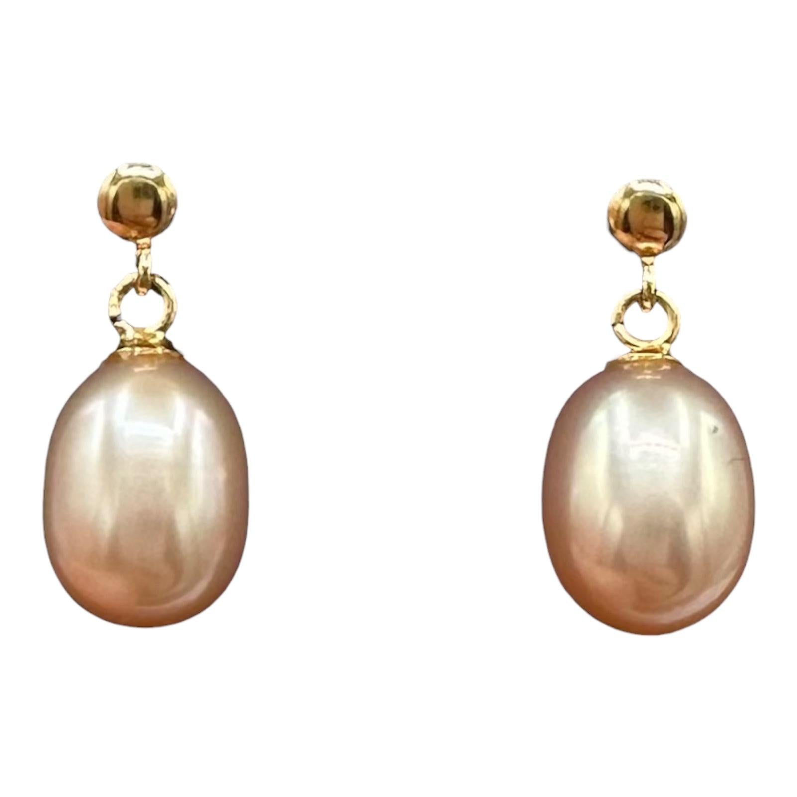 Pink Pearl Dangle Earrings in 18kt Yellow Gold