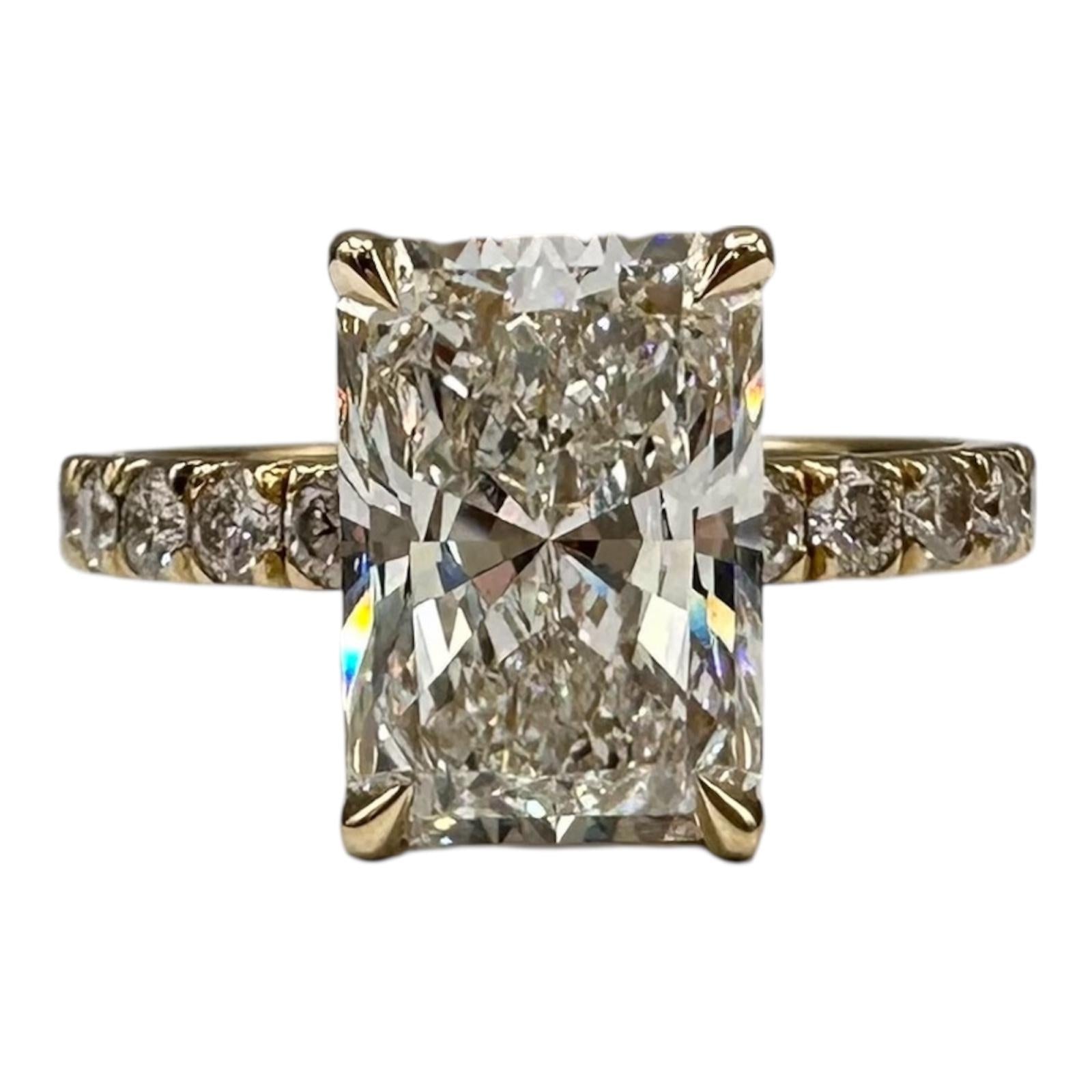 3.52ct Radiant Lab Diamond Ring IGI E VVS2 14K Yellow Gold