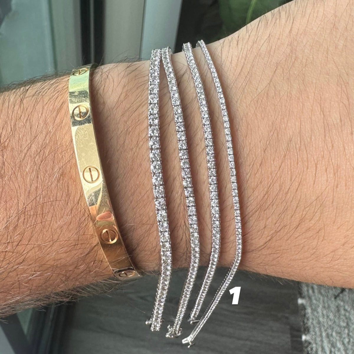 How to Choose a Dainty Diamond Tennis Bracelet: A Complete Buying Guide