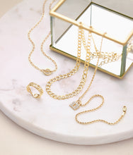 Load image into Gallery viewer, Diamond Toggle Styled Necklace
