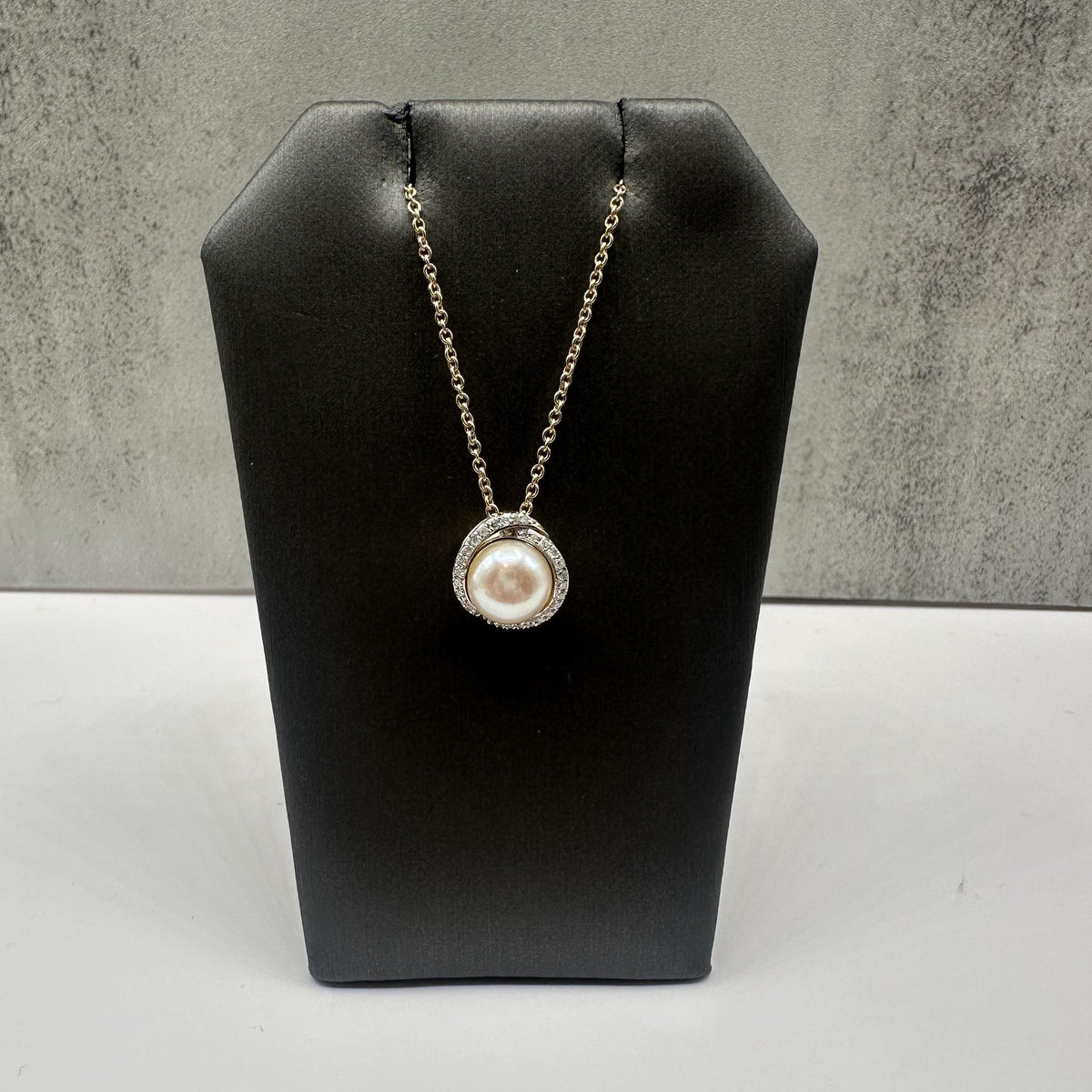 Pearl Diamond Necklace 10K Yellow Gold 0.15ctw Diamonds 8mm Pearl