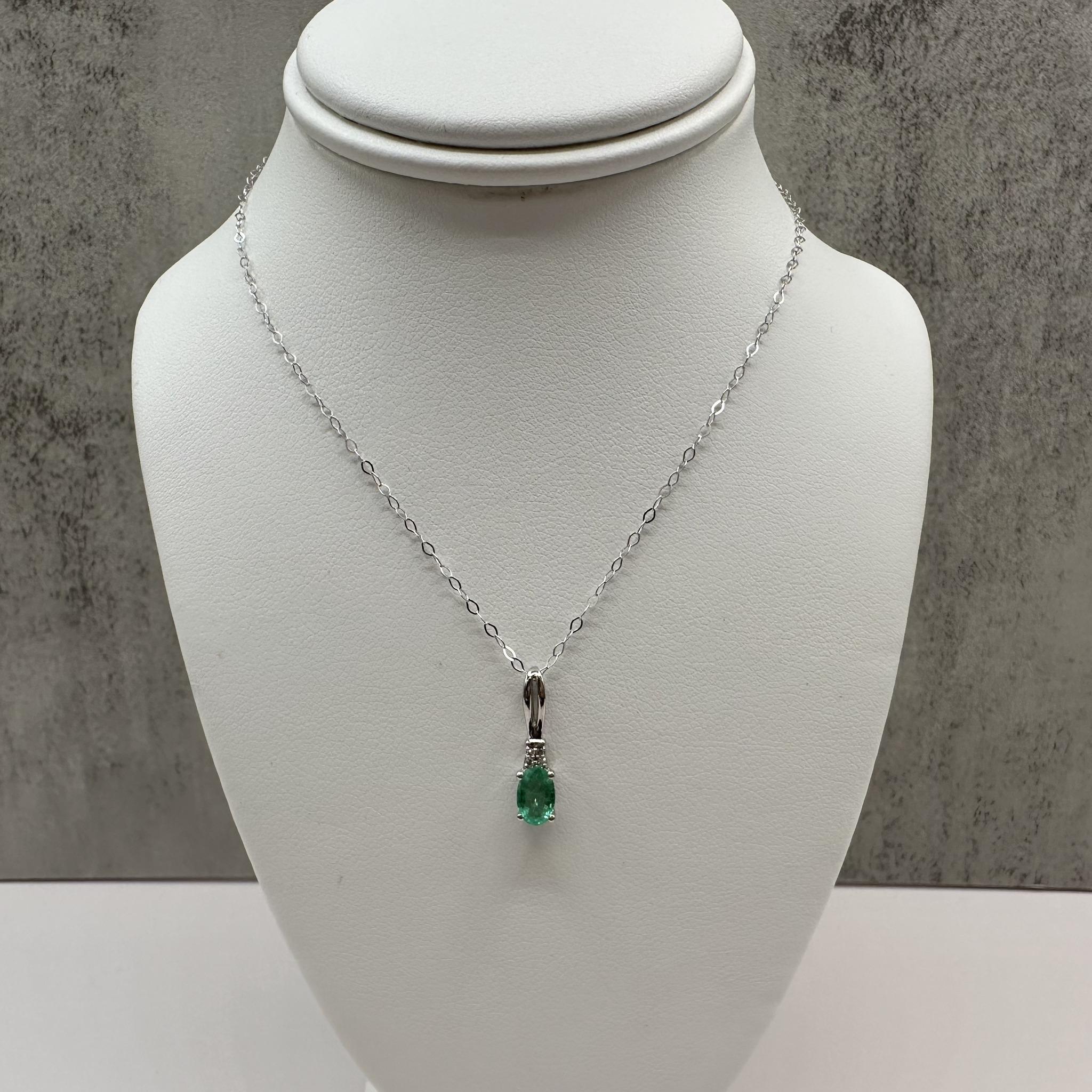 14K White Gold Emerald Diamond Necklace Oval 18 Inch