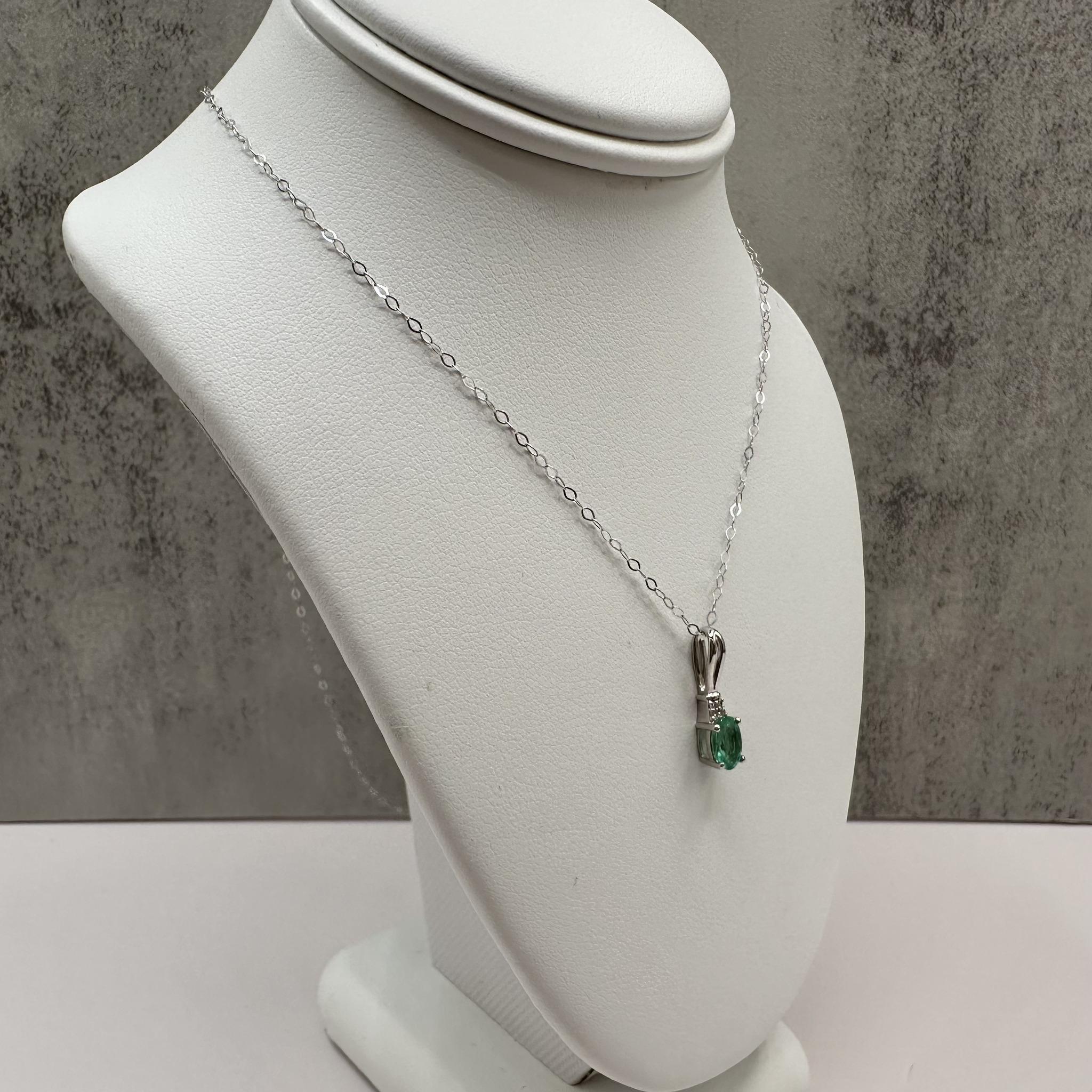 14K White Gold Emerald Diamond Necklace Oval 18 Inch