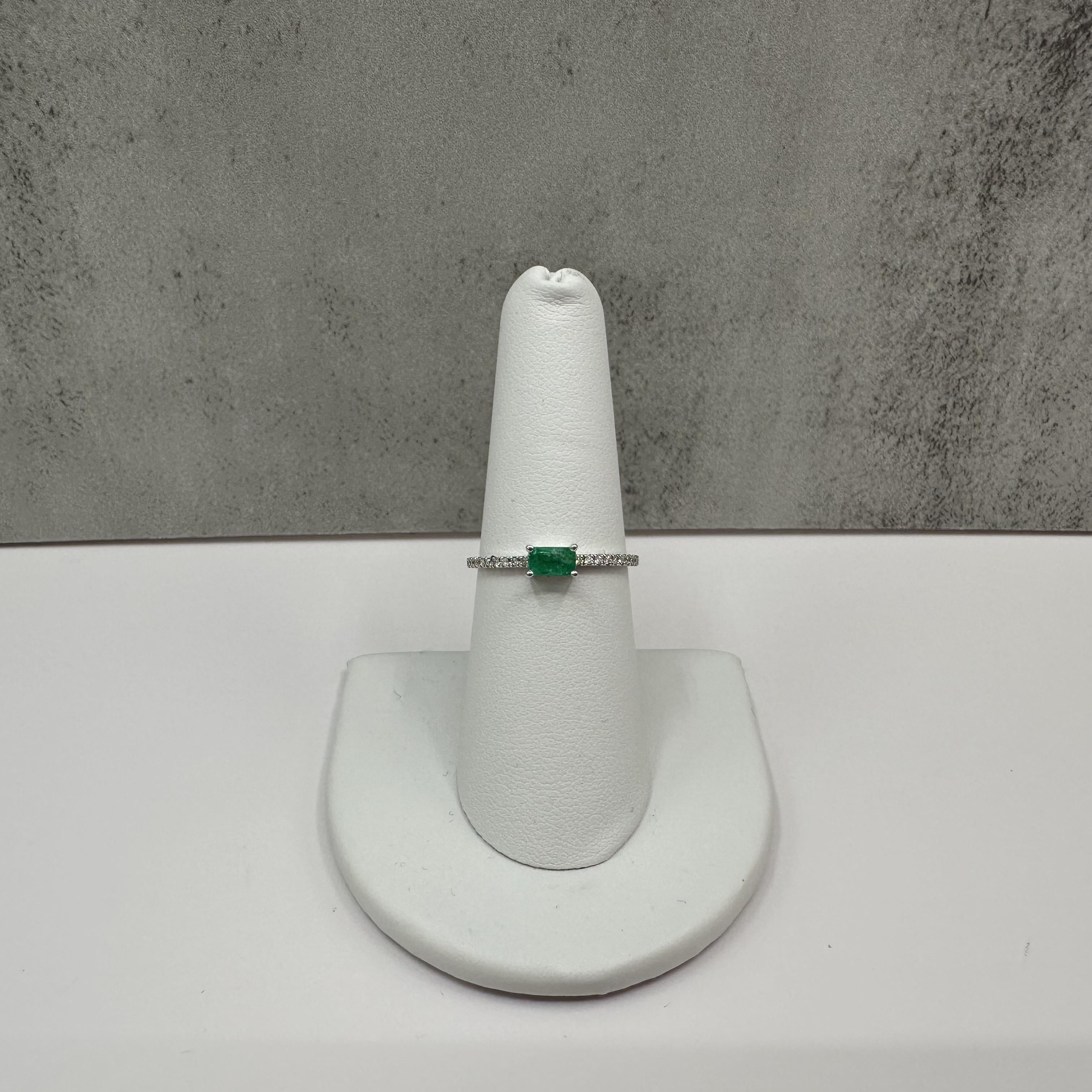 18K White Gold Emerald Diamond Ring 0.33ctw GH SI Size 7