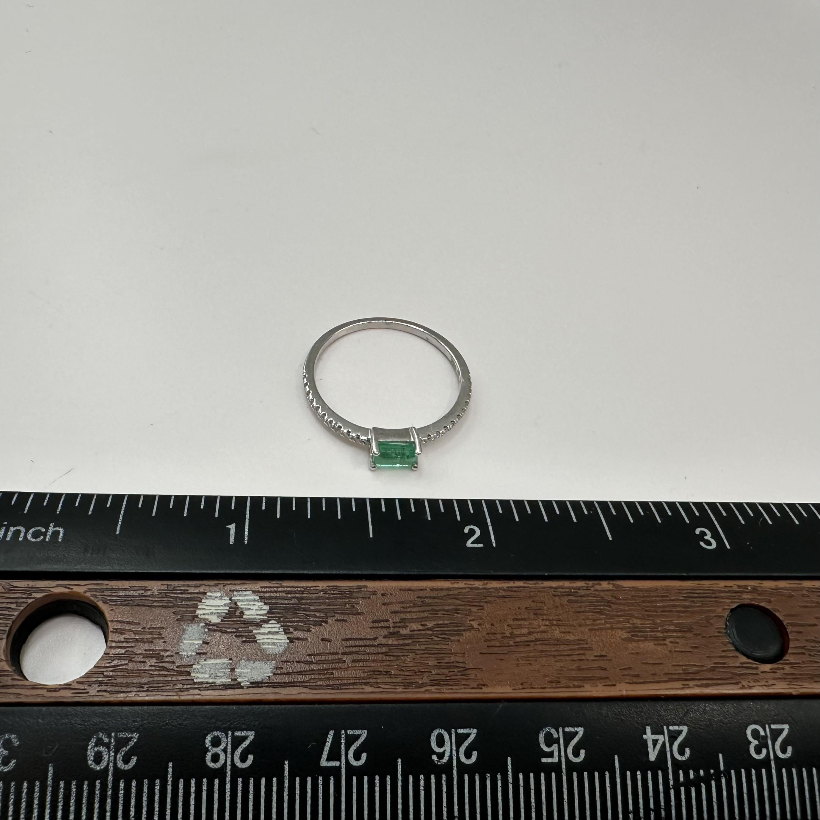 18K White Gold Emerald Diamond Ring 0.33ctw GH SI Size 7