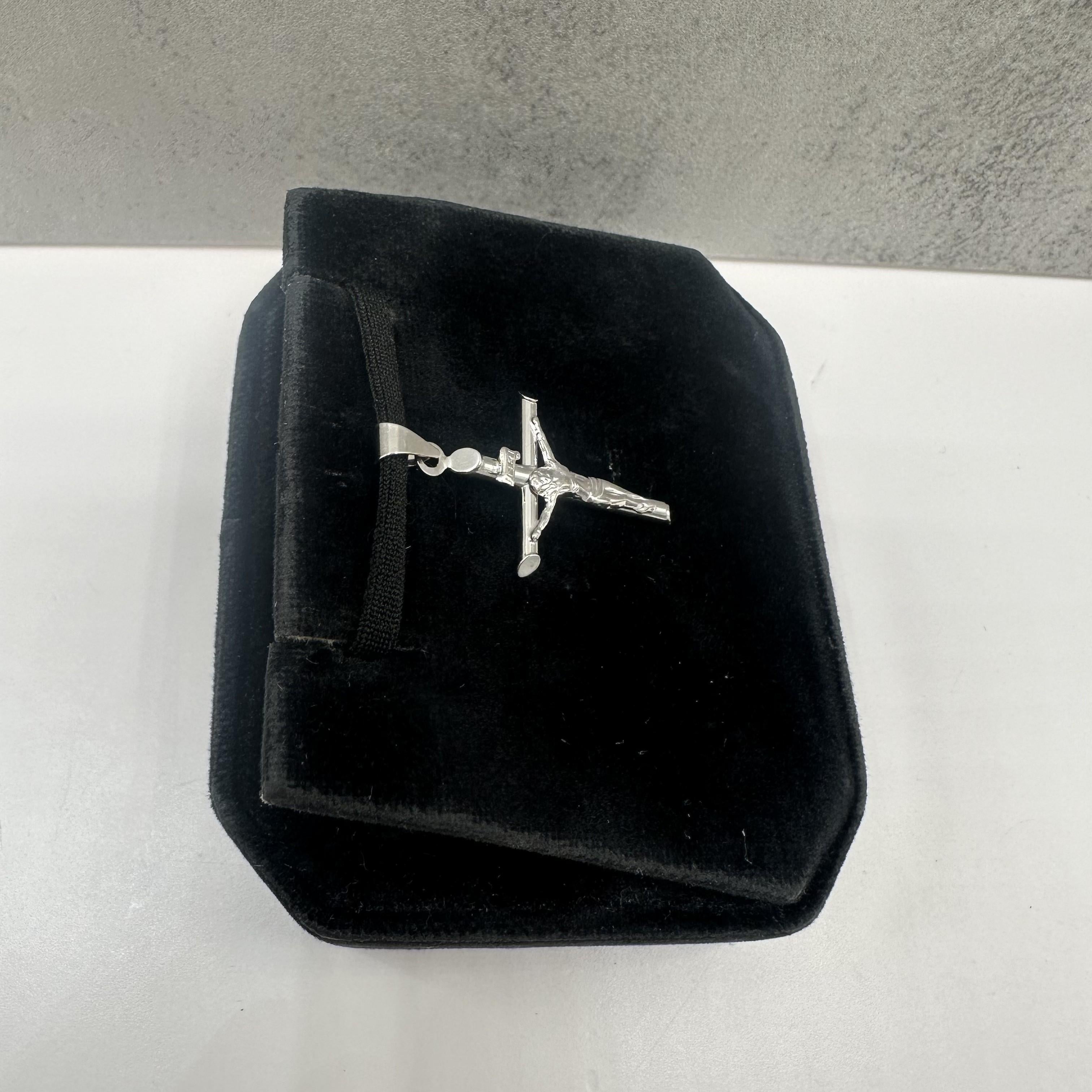 14K White Gold Crucifix Pendant Hollow 0.8g