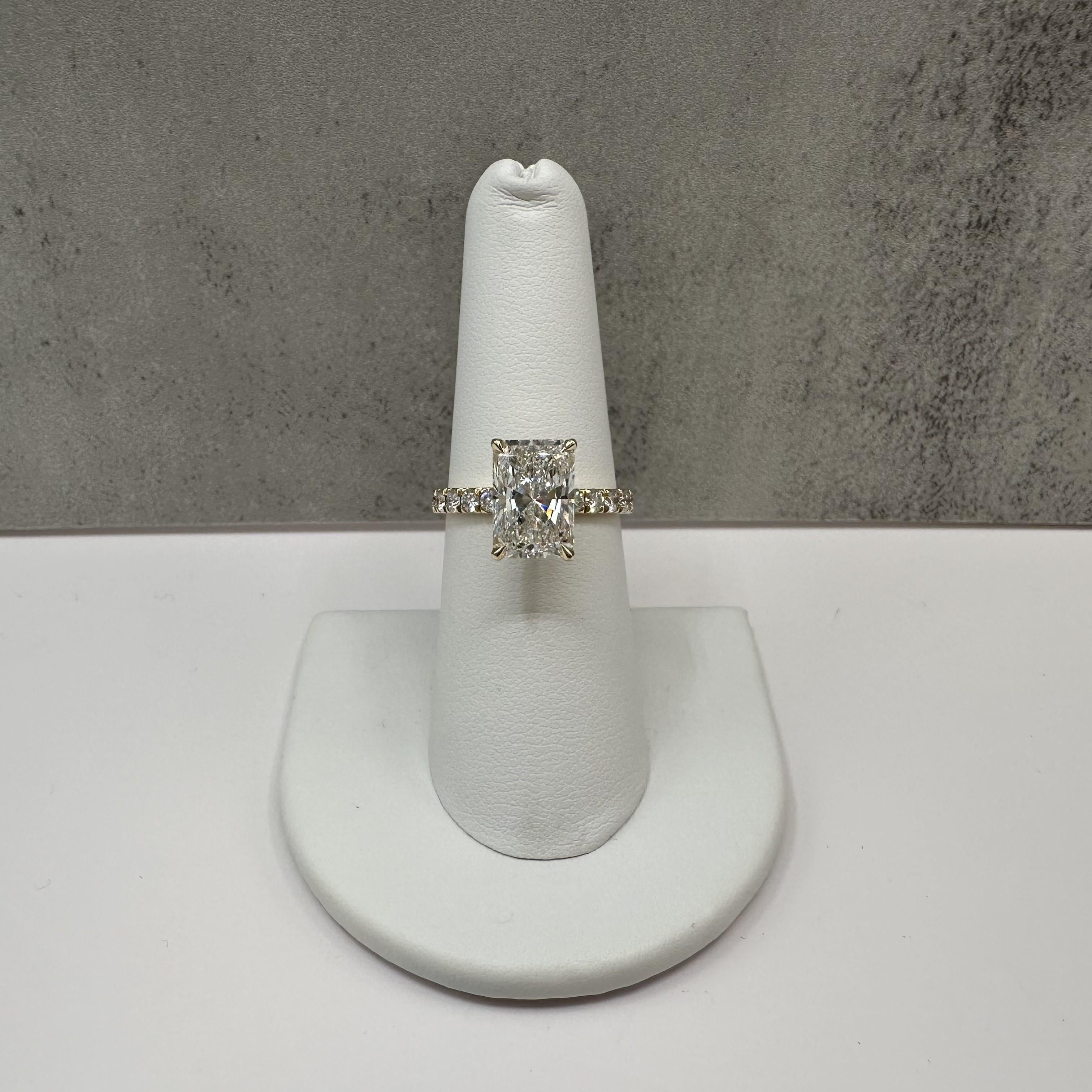 3.52ct Radiant Lab Diamond Ring IGI E VVS2 14K Yellow Gold