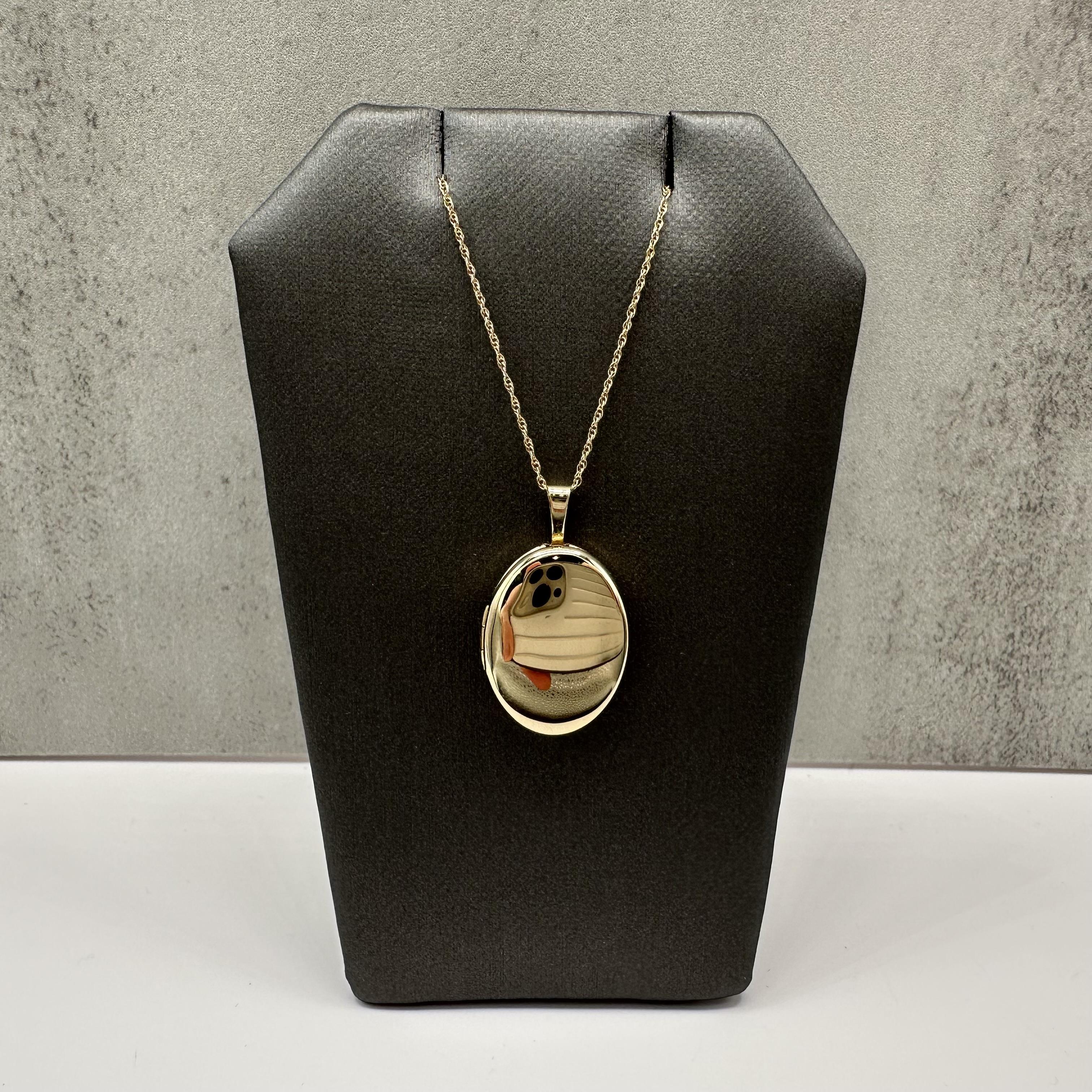 Locket Necklace 10kt Yellow Gold 18in 2.7g Estate Pre Loved