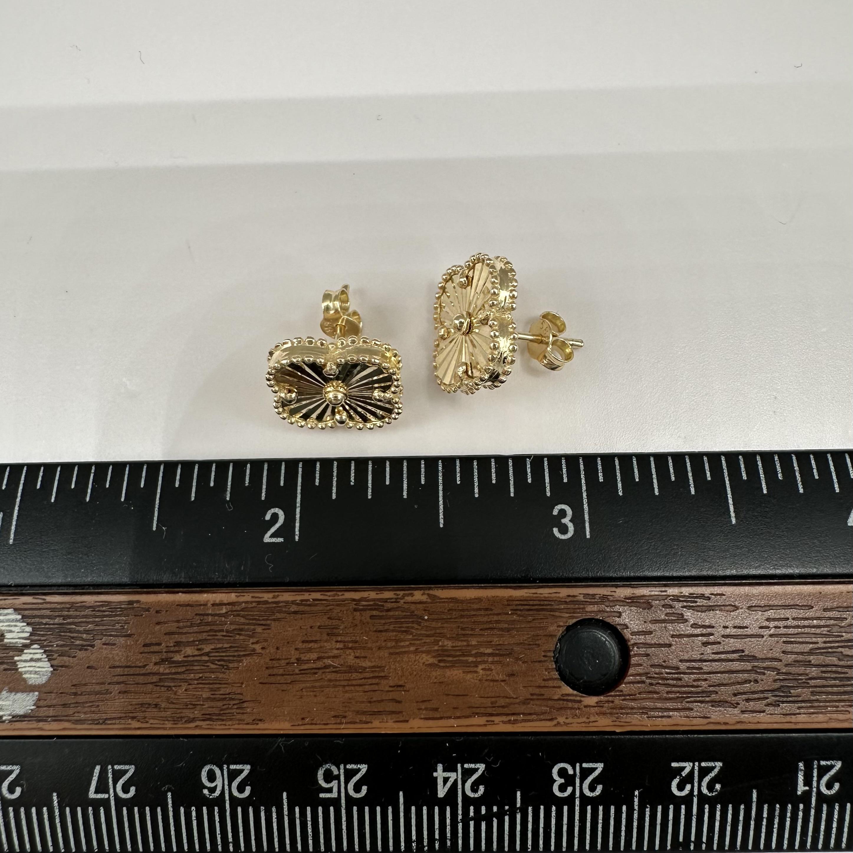 Clover Style Earrings 14kt Yellow Gold 13.4mm Push Back New