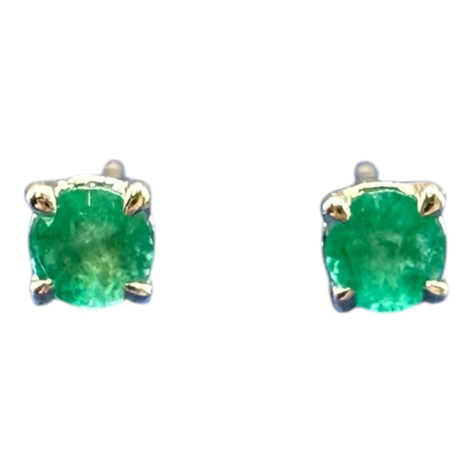 Round Green Emerald Stud Earrings in 14kt Yellow Gold – 0.25ctw