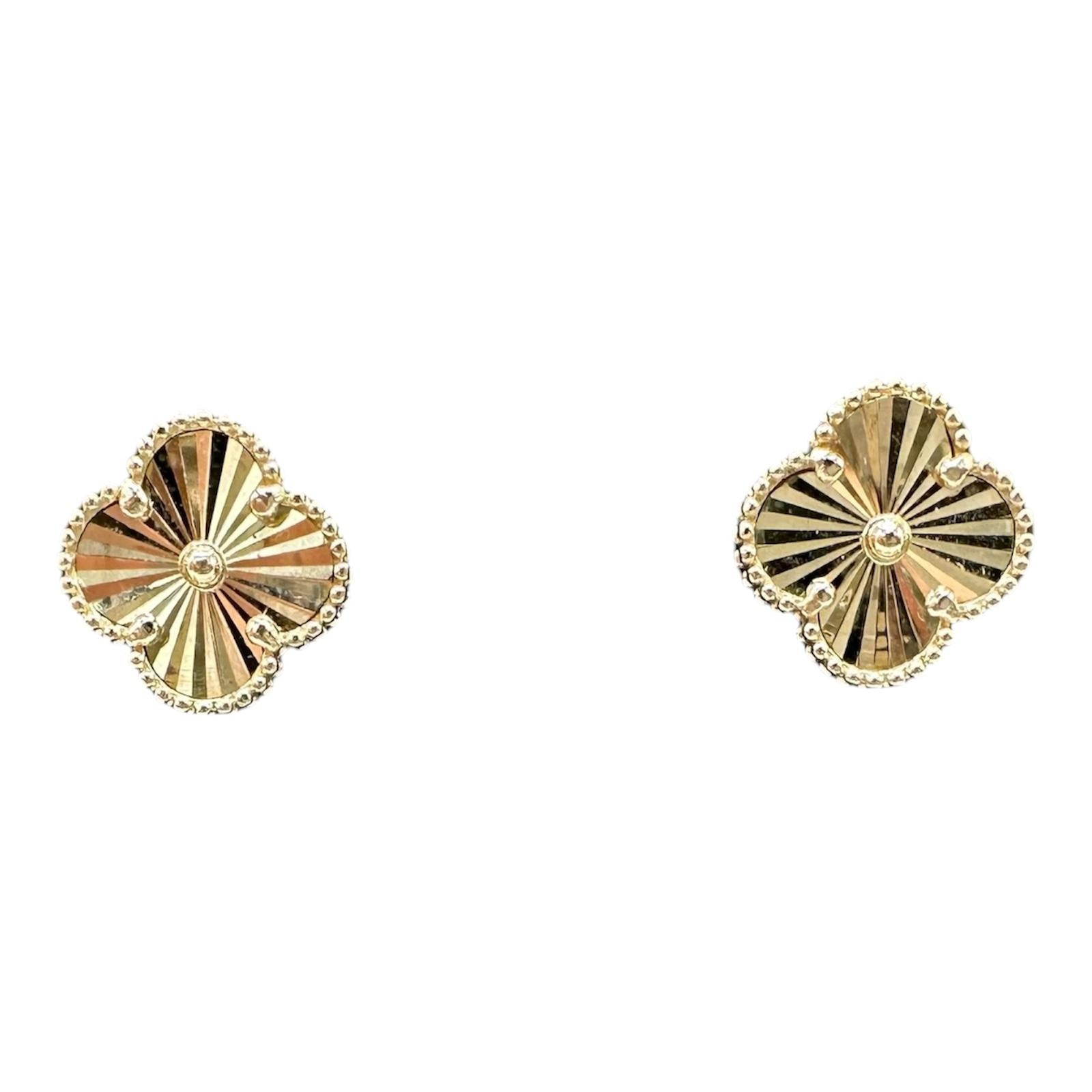Clover Style Earrings 14kt Yellow Gold 13.4mm Push Back New