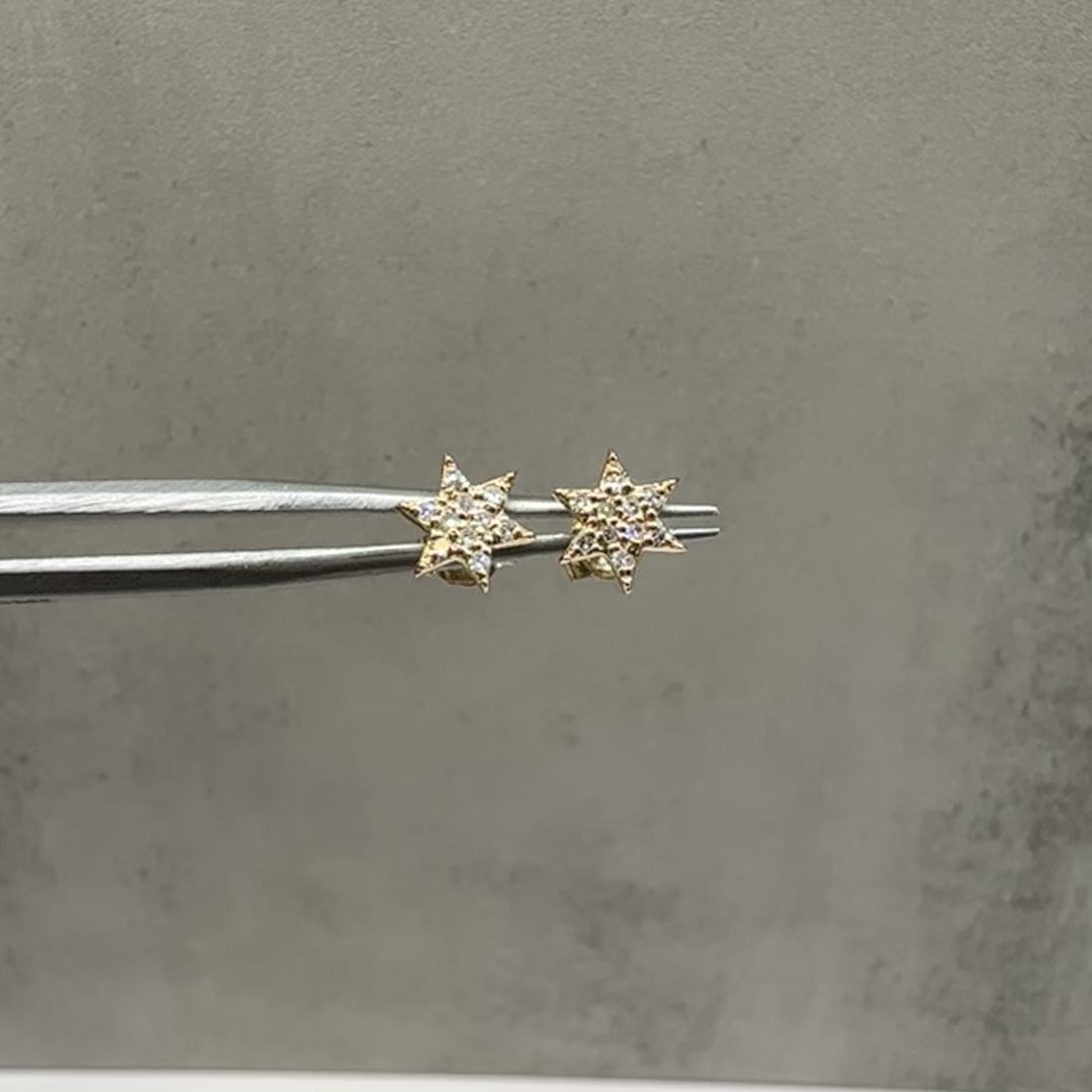 Diamond Star Earrings in 14kt Yellow Gold - 0.17ctw GH SI, Push Backs, New