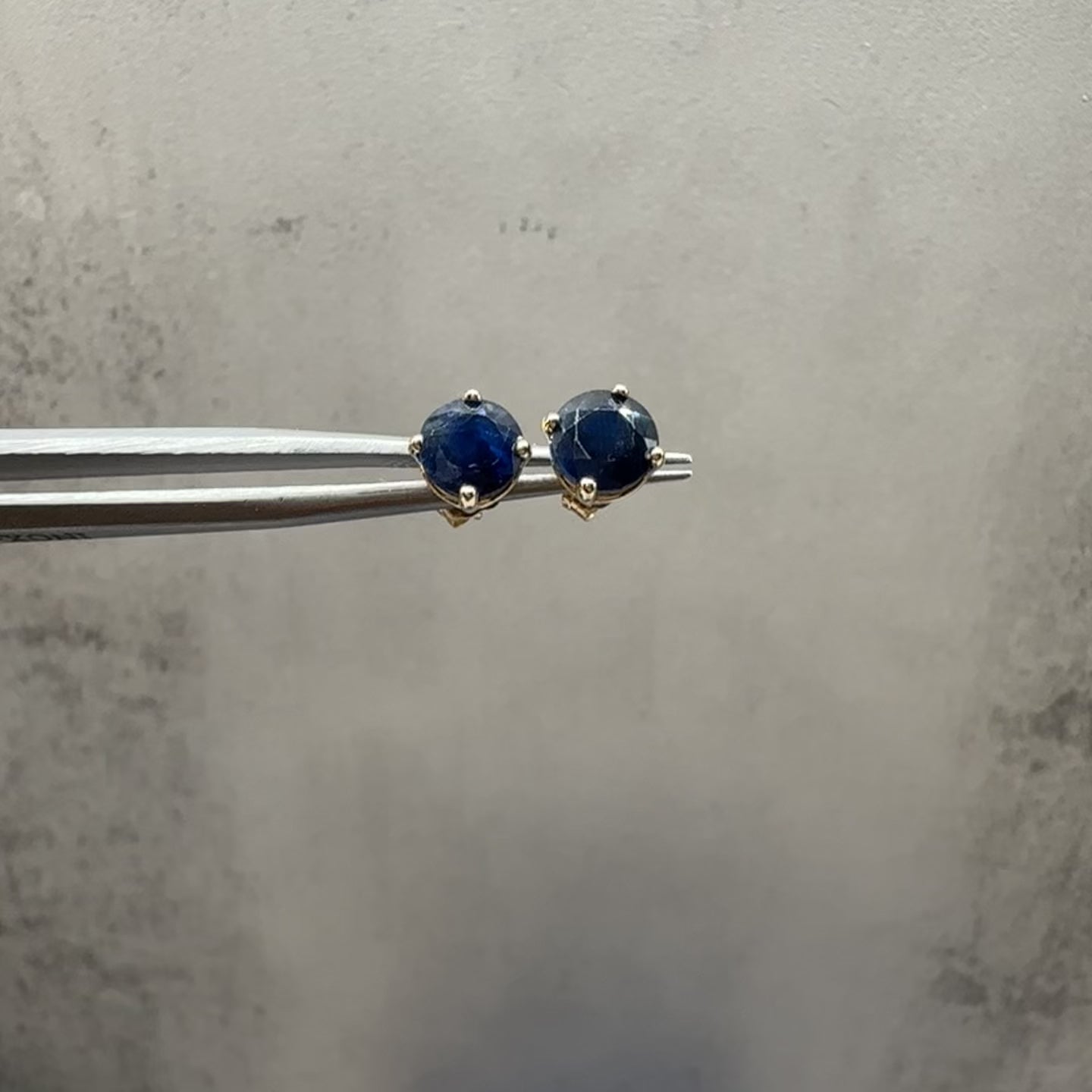 Sapphire Stud Earrings in 14kt Yellow Gold – 2.67ctw, New