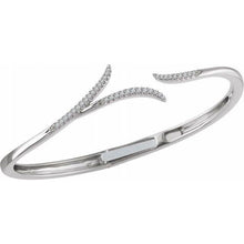 Load image into Gallery viewer, Diamond Claw Hinged Bracelet
